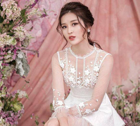 "富豪狙击手"阮宣眉,颜值出众气质佳,40岁嫁90后小鲜肉_时候_女生