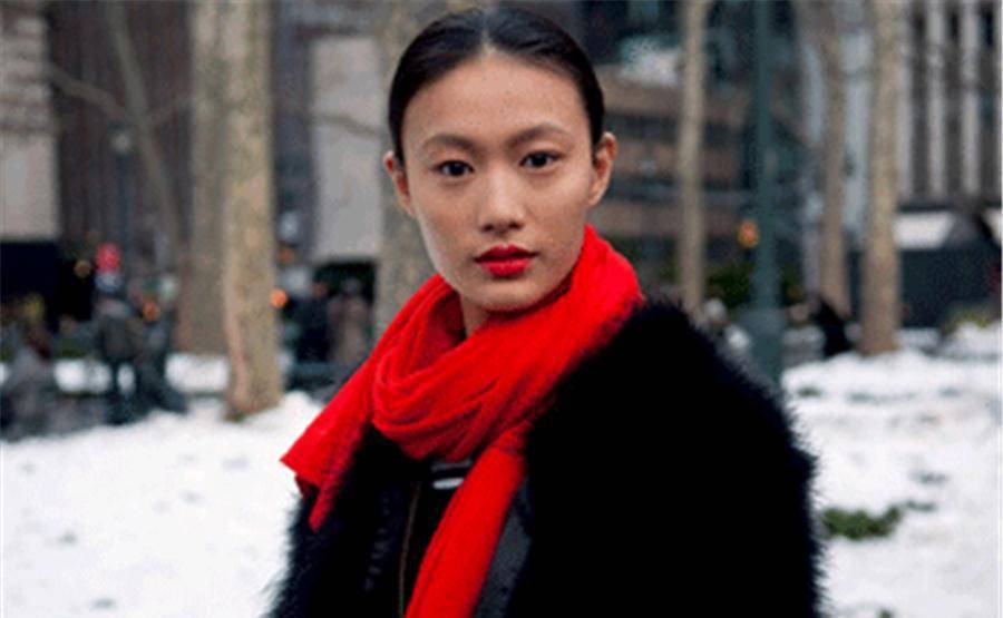 同年,她接受了华谊经理赵磊的求婚,两人举行了盛大的婚礼.