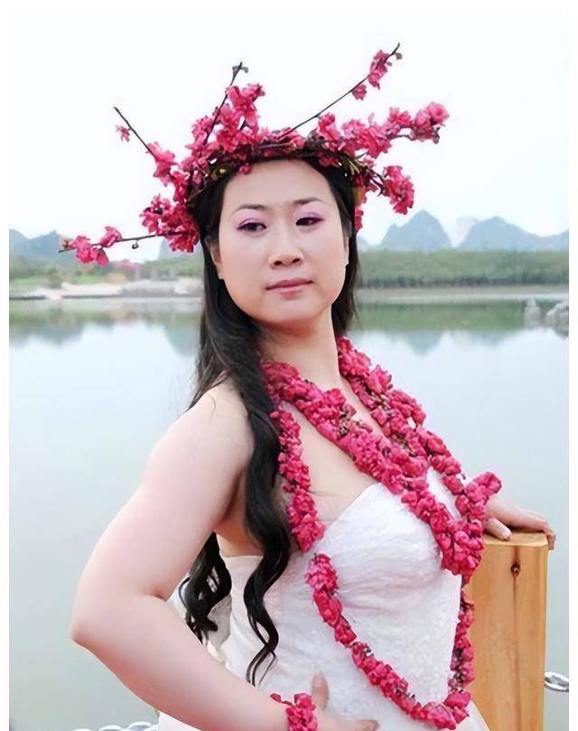 43岁芙蓉姐姐近照曝光:从扮丑网红到千万富婆,她经历了什么?_史恒侠_