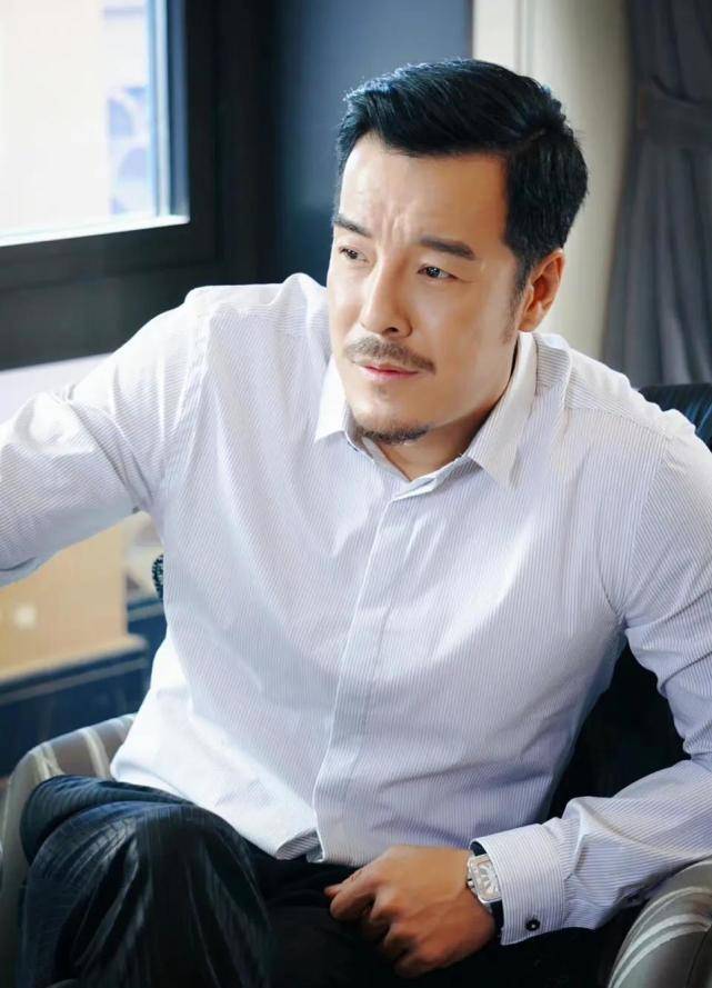 实力演员海一天演许大茂被熟知二婚娶小12岁娇妻待继子如亲生