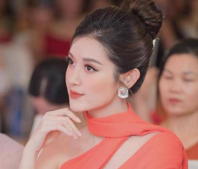 "富豪狙击手"阮宣眉,颜值出众气质佳,40岁嫁90后小鲜肉_时候_女生