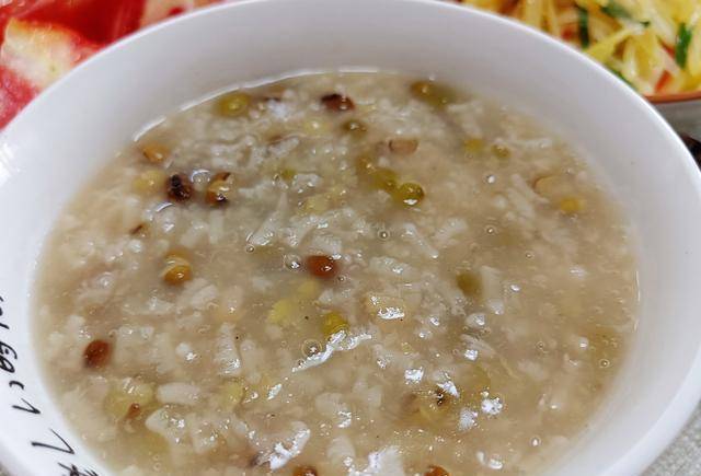 原创夏天没胃口吃饭怎么办来一碗清热解暑的绿豆糯米粥童年的记忆