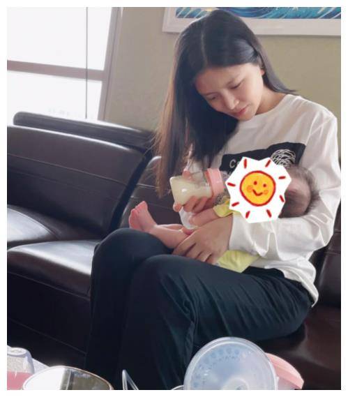 杜淳妻子晒自拍颜值不输圈内女星王灿说腿不好看才不穿裙子