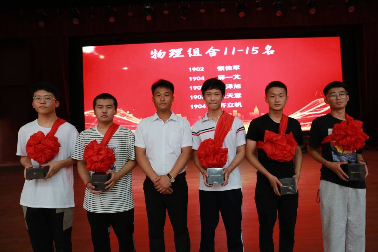 保定贺阳衡水一中高级中学2022届高考再创奇迹昨日举行表彰大会