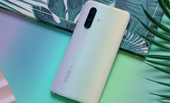 vivo x30系列手机"跨界"时尚圈 , 支持33瓦闪充_后置_产品_设计