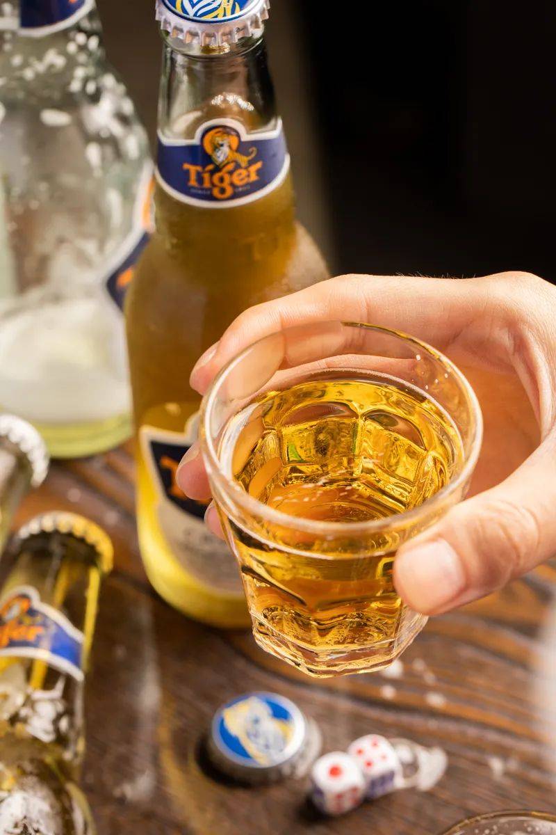 潮人夜蒲新据点//喝 61 虎牌啤酒,单人畅饮……/"今晚不加班,夜蒲嗨