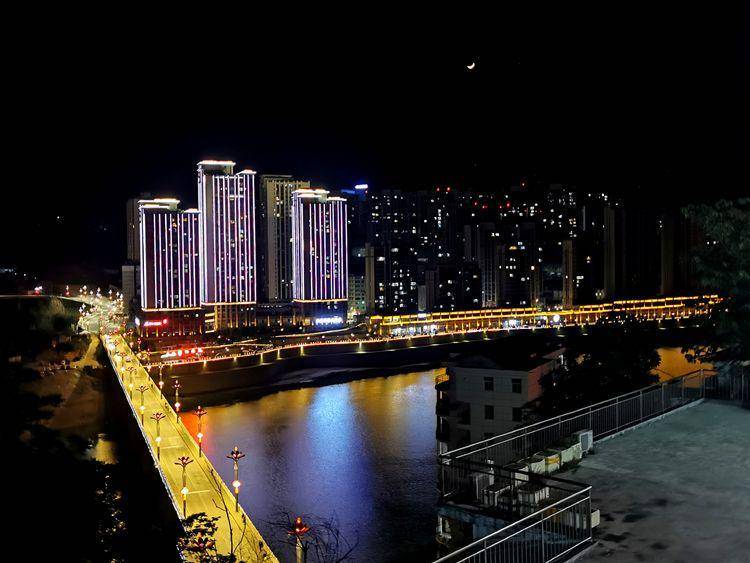 原创走进紫阳不夜城