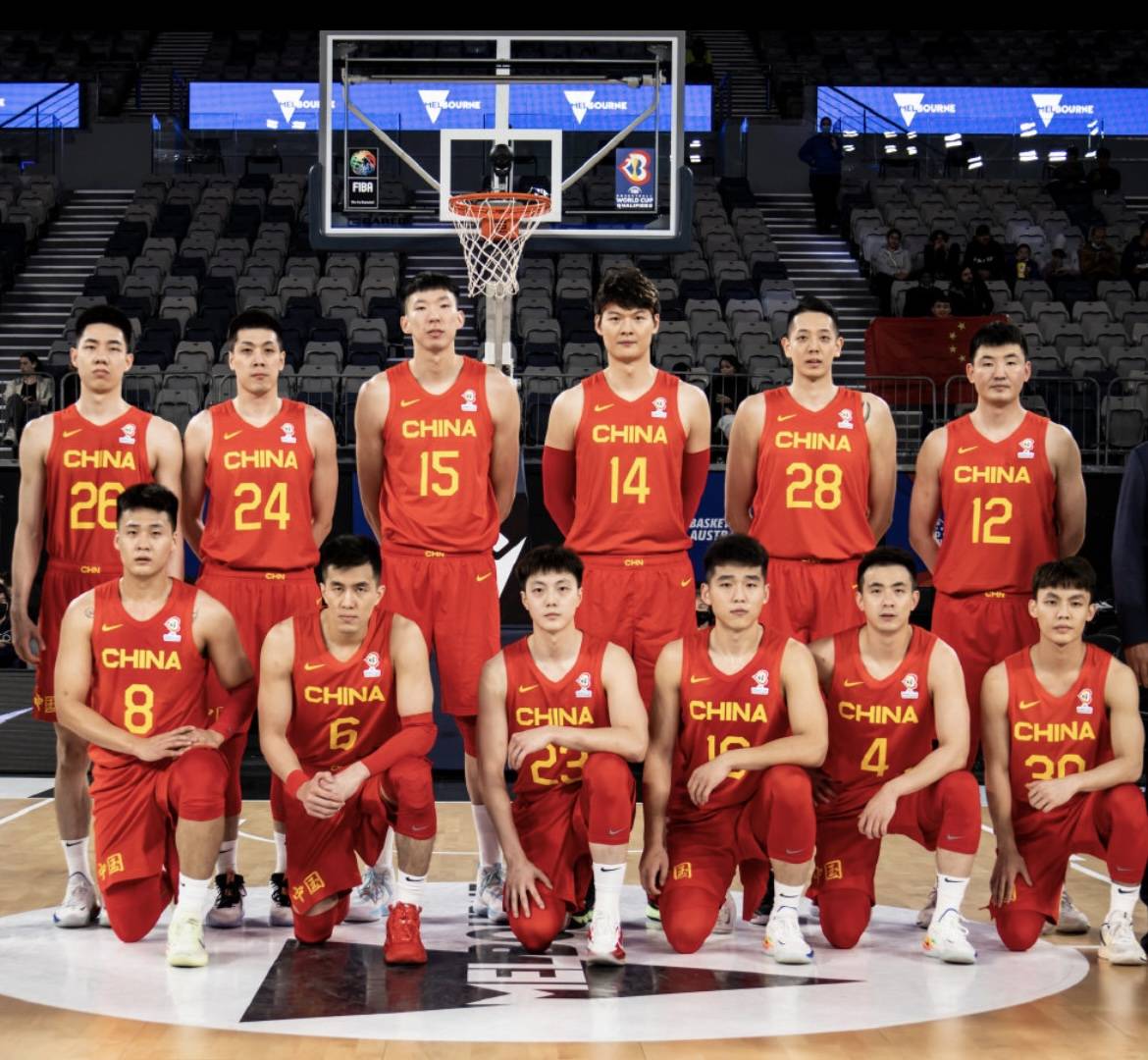 原创告别男篮易建联与娇妻相聚美国豪宅两儿子为何都是美国国籍