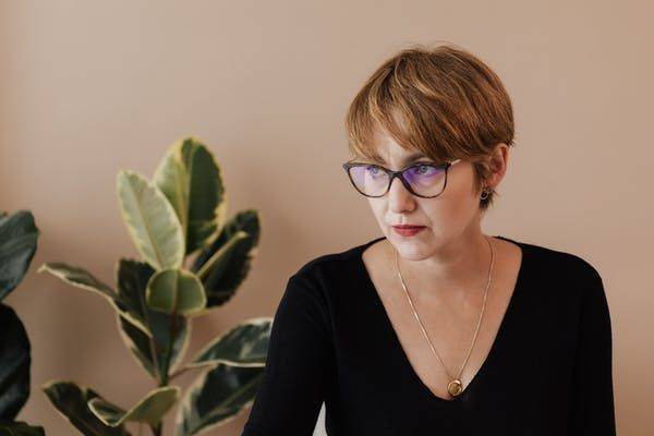 原创中年的独身女人应该去领养一个女儿吗