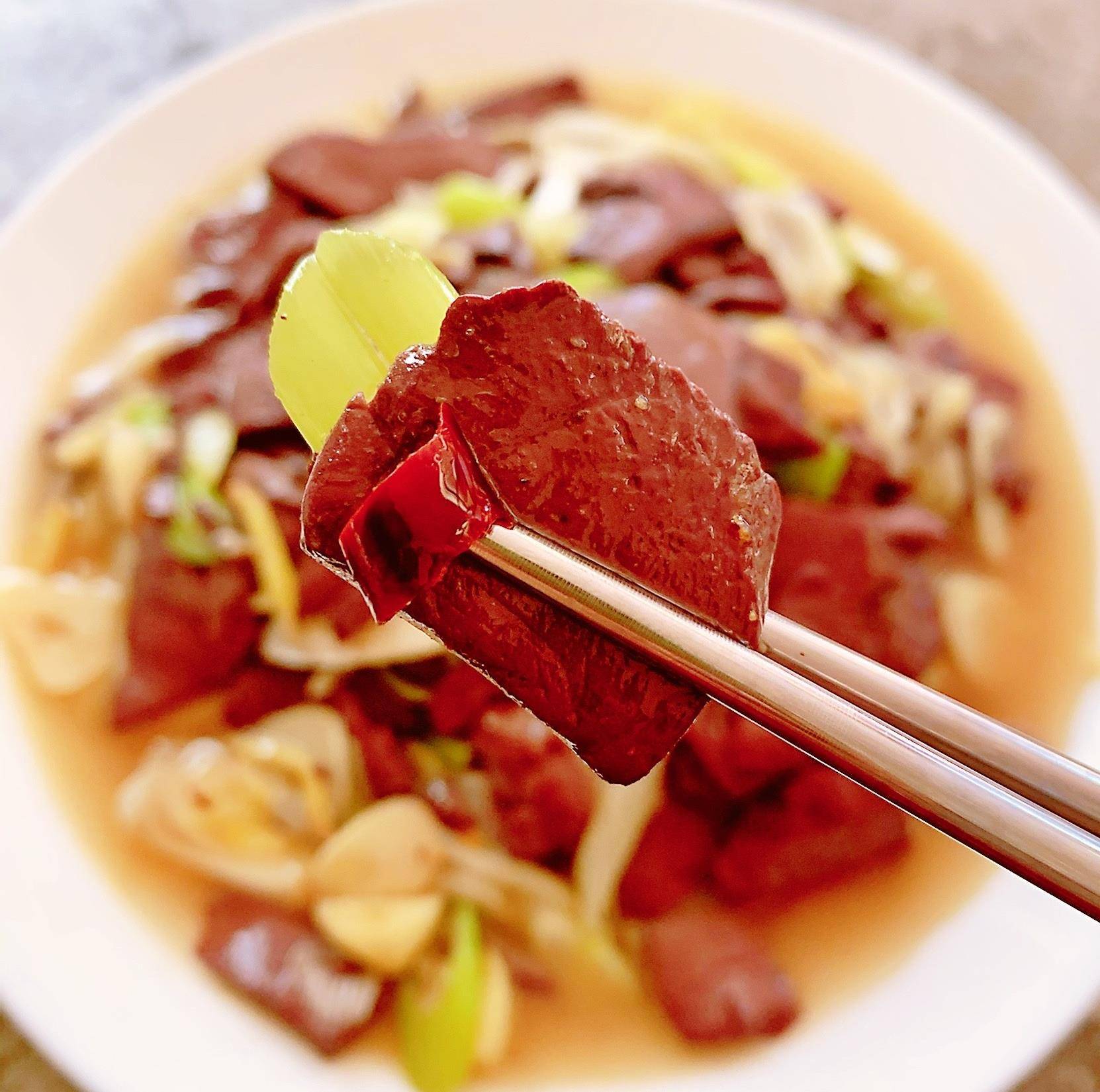 原创葱爆羊血这样做才好吃鲜嫩香爽滑腥膻全无口感比豆腐还嫩