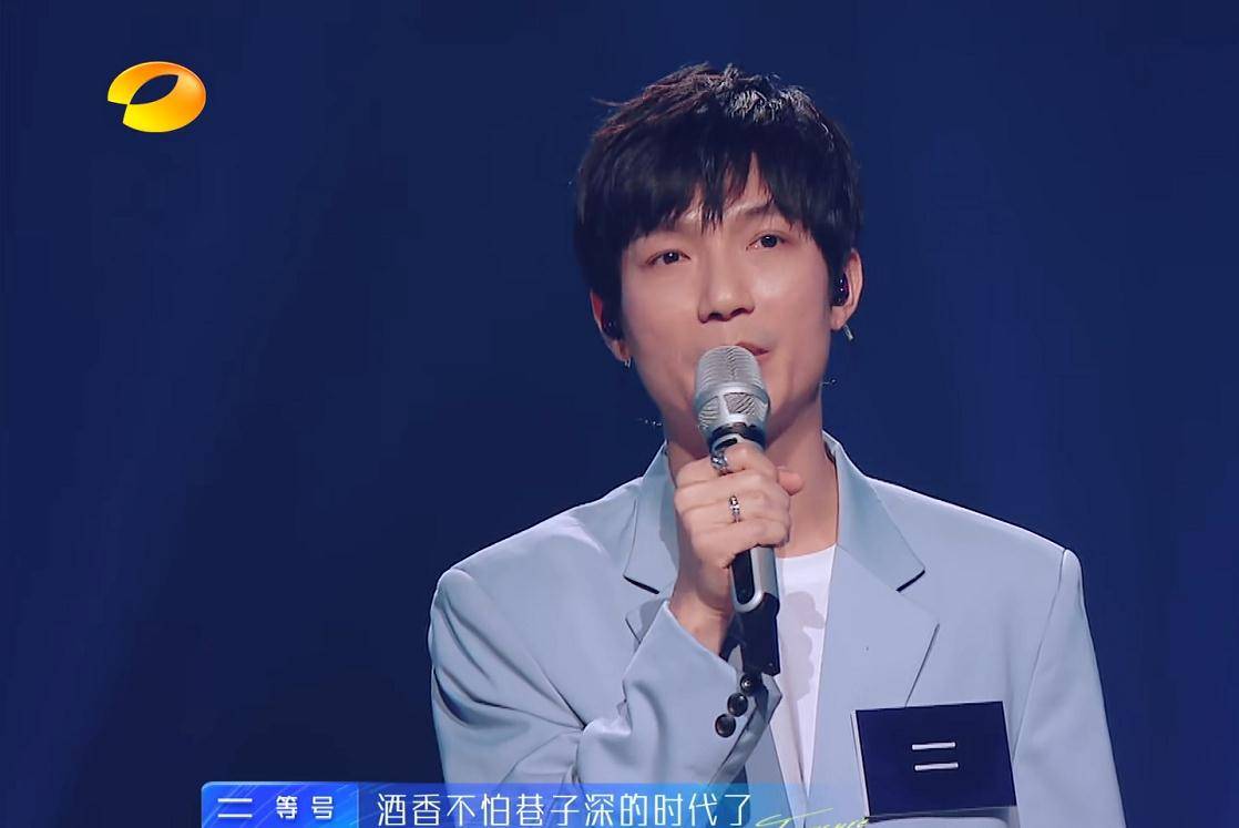 但幸运的是,他也才39岁,作为歌手还很年轻,李建等人都能大器晚成中年