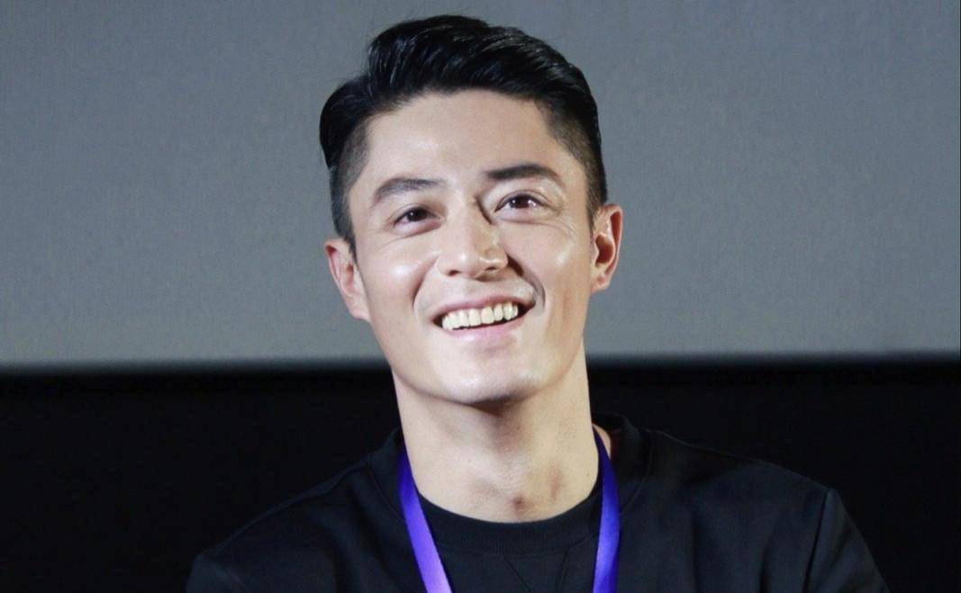 霍建华久违公开曝光,端午节与欧弟彻夜长谈,晒自拍眼角皱纹明显_作品