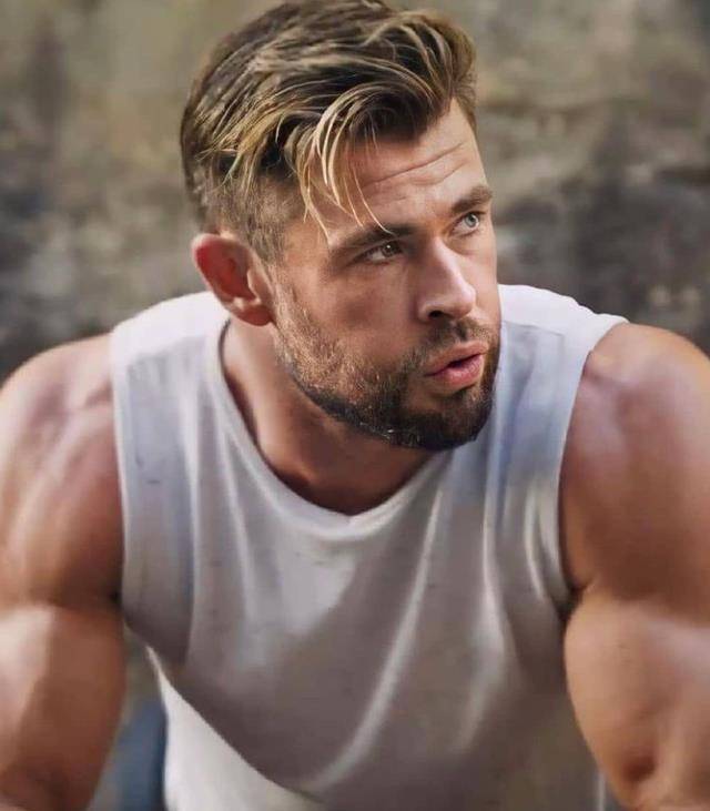 以下为部分截图,就问你有没有被吓到,可以看到,海总的肌肉比以往任何