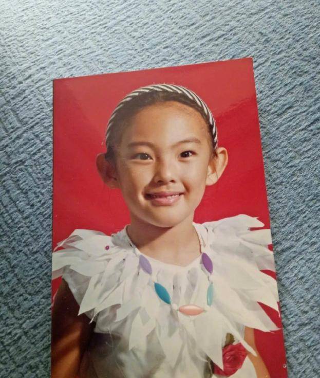 原创张雨绮晒童年照告白玄彬自曝9岁就被喊小狐狸精因太美遭排挤