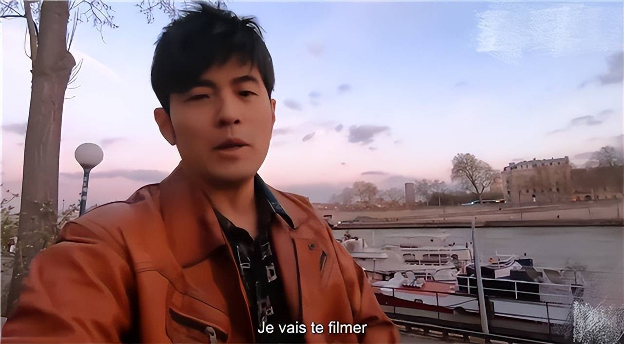 网友在澳洲偶遇昆凌逛商场,海瑟薇牵着弟弟,周杰伦边走路边唱歌