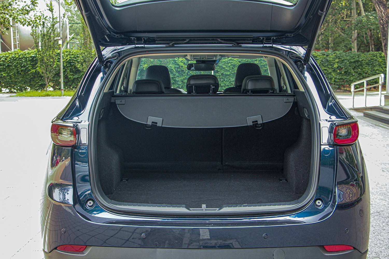 后备箱的常规容积为490升,基本处于同级别车型的主流水平.