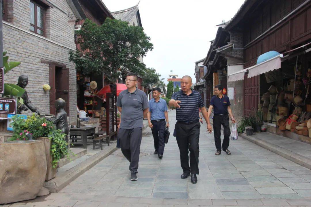 巍山县委书记丁洪涛调研常态化小吃街创建工作