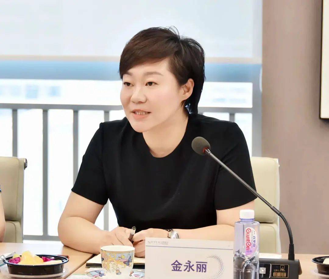 包头市政府党组成员王秀莲一行莅临深圳战新会及会长单位沃特股份