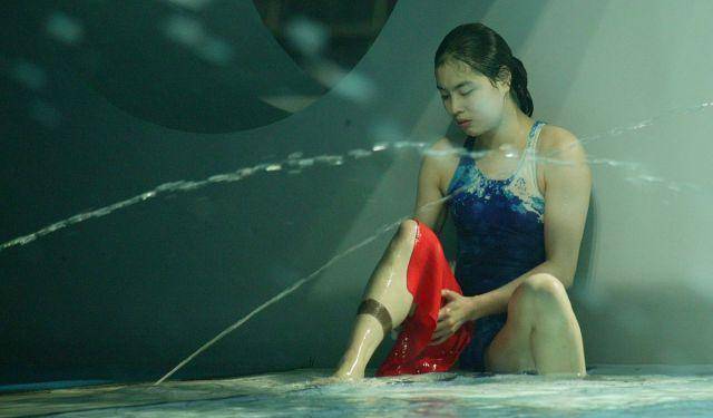 原创伏明霞真的很拼五年生三个孩子在她42岁任希望为丈夫再生一子