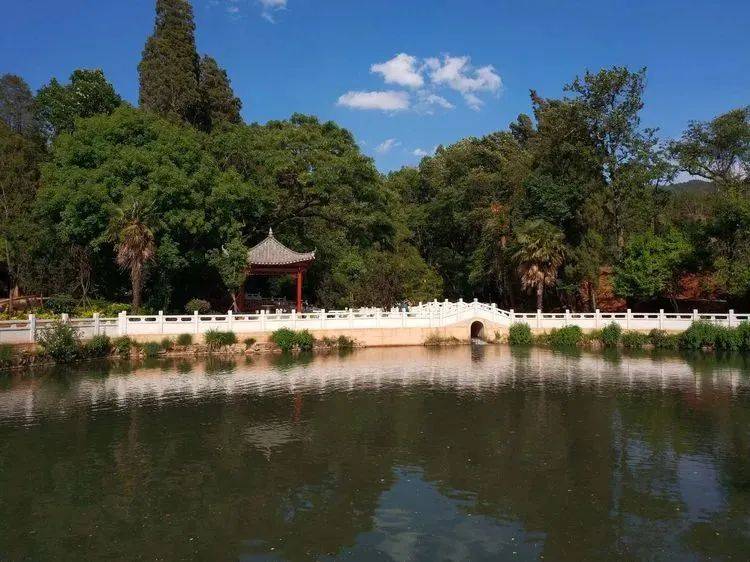 除了黑龙潭昆明竟然还有青蓝黄白4大龙潭