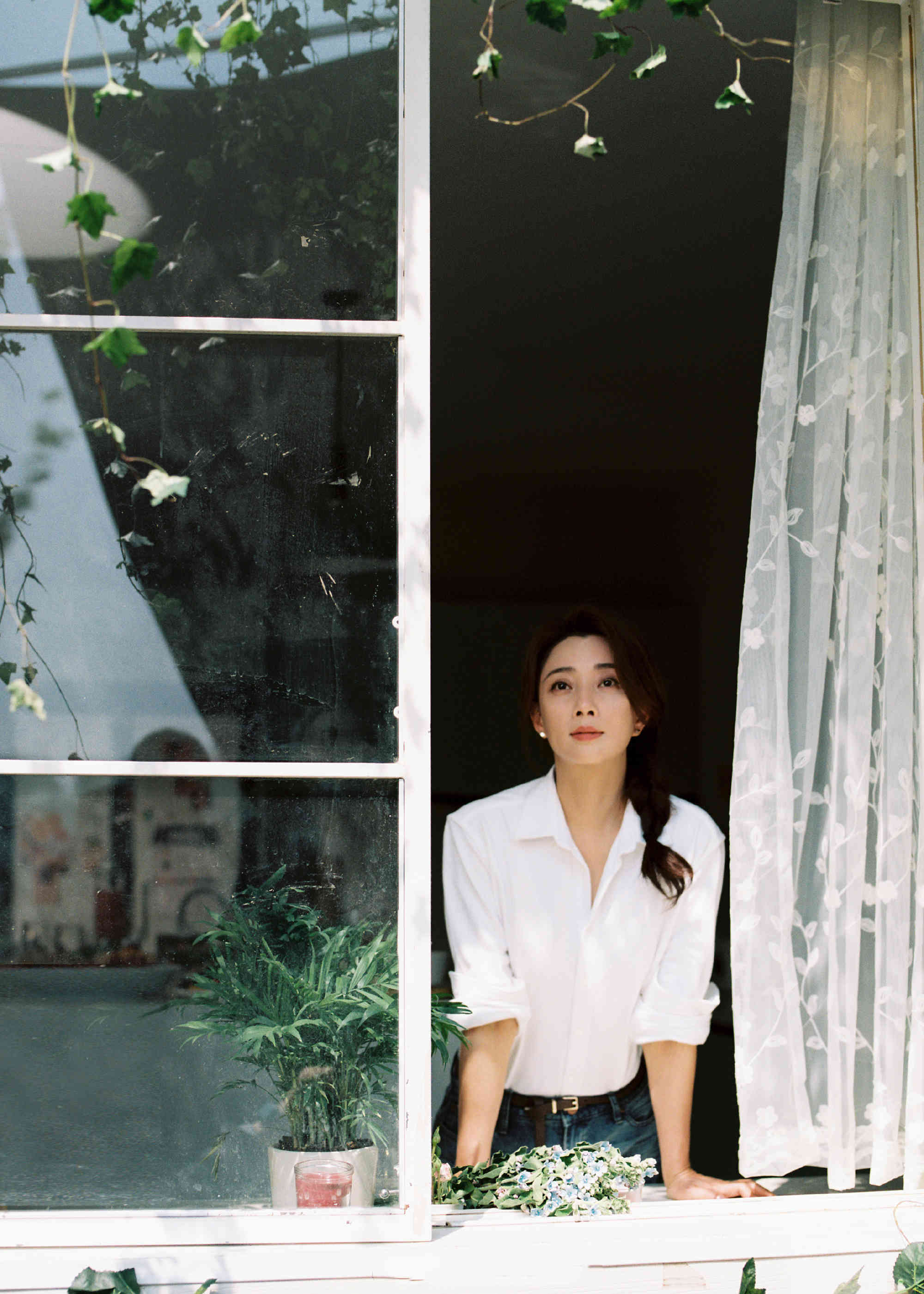 原创殷桃生活写真曝光把法式优雅演绎出中式味道简约时尚透着高级