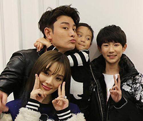 4岁的她轻松抢走了王源,全世界都知道甜馨喜欢王源,哭瞎了!