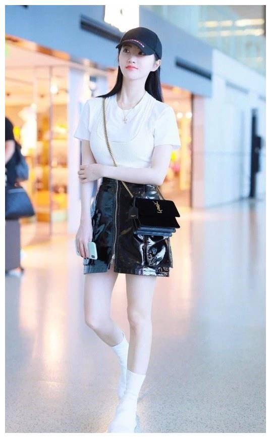 原创景甜这鞋子很赞像是袜子与鞋子合二为一方便还能显腿长