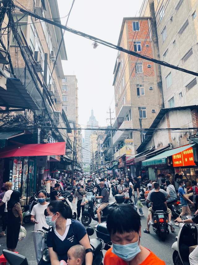 广西南宁，来一次接地气的建政路美食之旅！