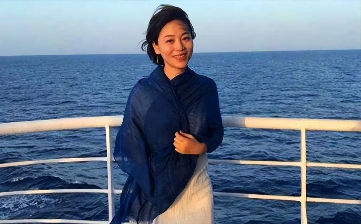 央视主持人劳春燕与丈夫分居15年,怀孕坚持工作,48岁苦尽甘来_法治
