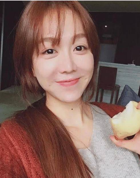 姜妍小名,虽然不红又是干女儿,但尴尬场面是避免不了的_巴图_凌是_贾