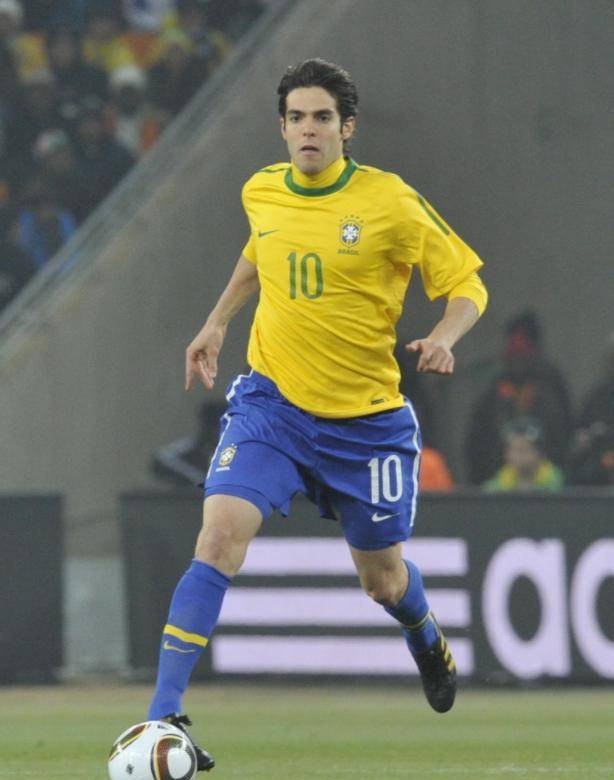 原创风华绝代的卡卡为什么巅峰期这么短不像梅西c罗状态保持的长