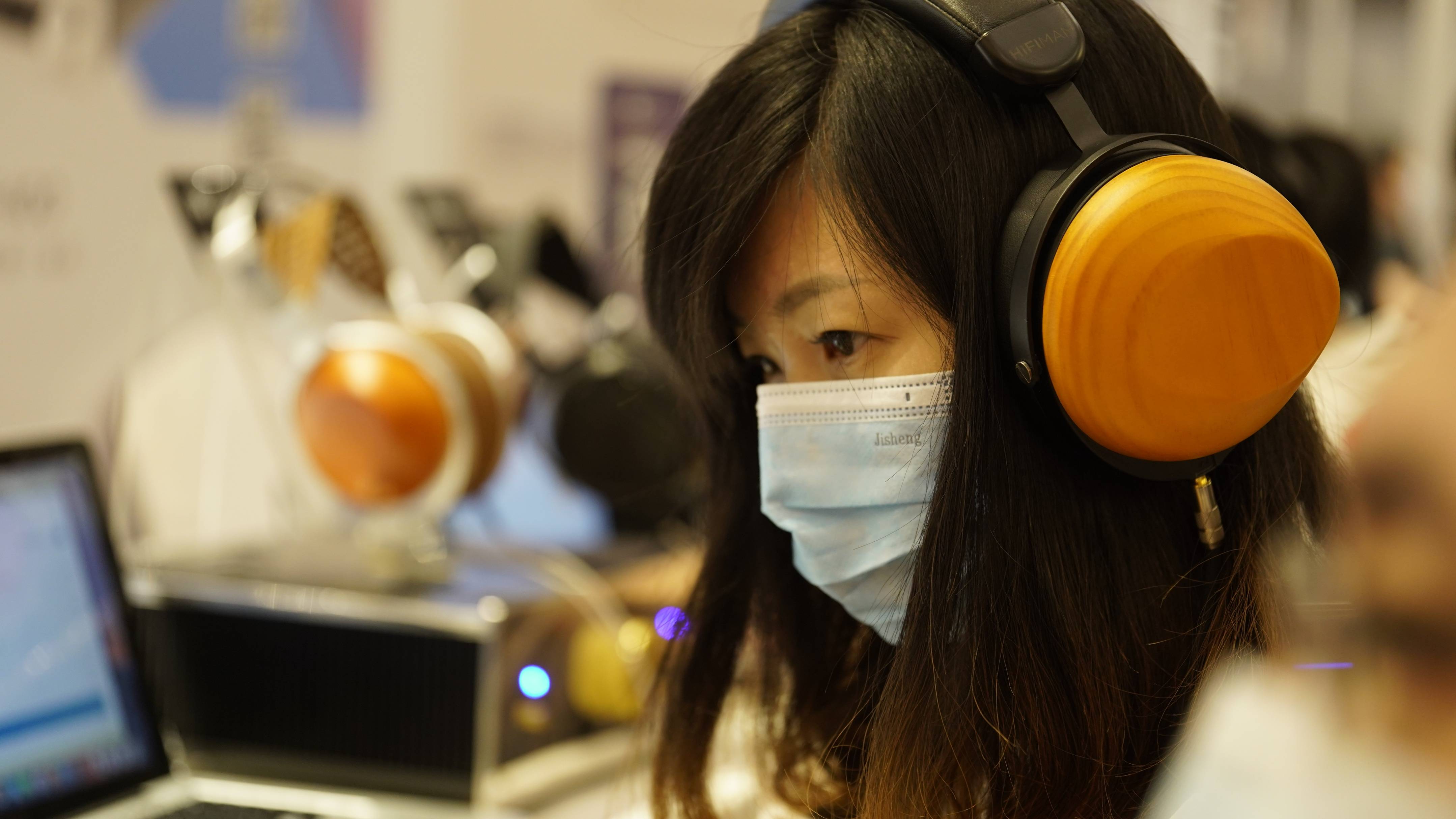 世界上所有好听耳机一次听个够？老烧带你逛逛中国国际耳机展！