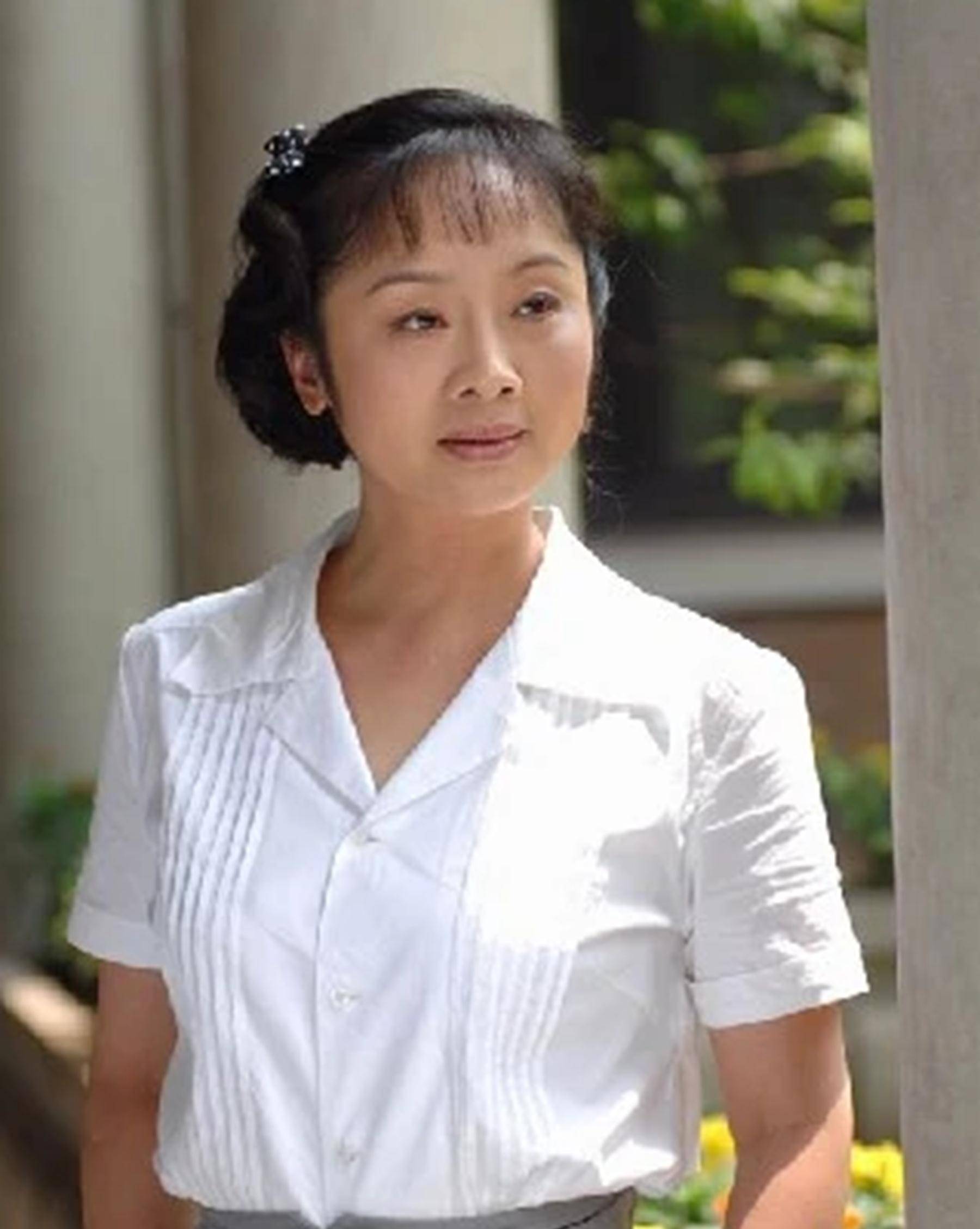 她花10年捧红丈夫王新军,却被秦海璐"截胡",如今53岁仍单身_唐静_感情