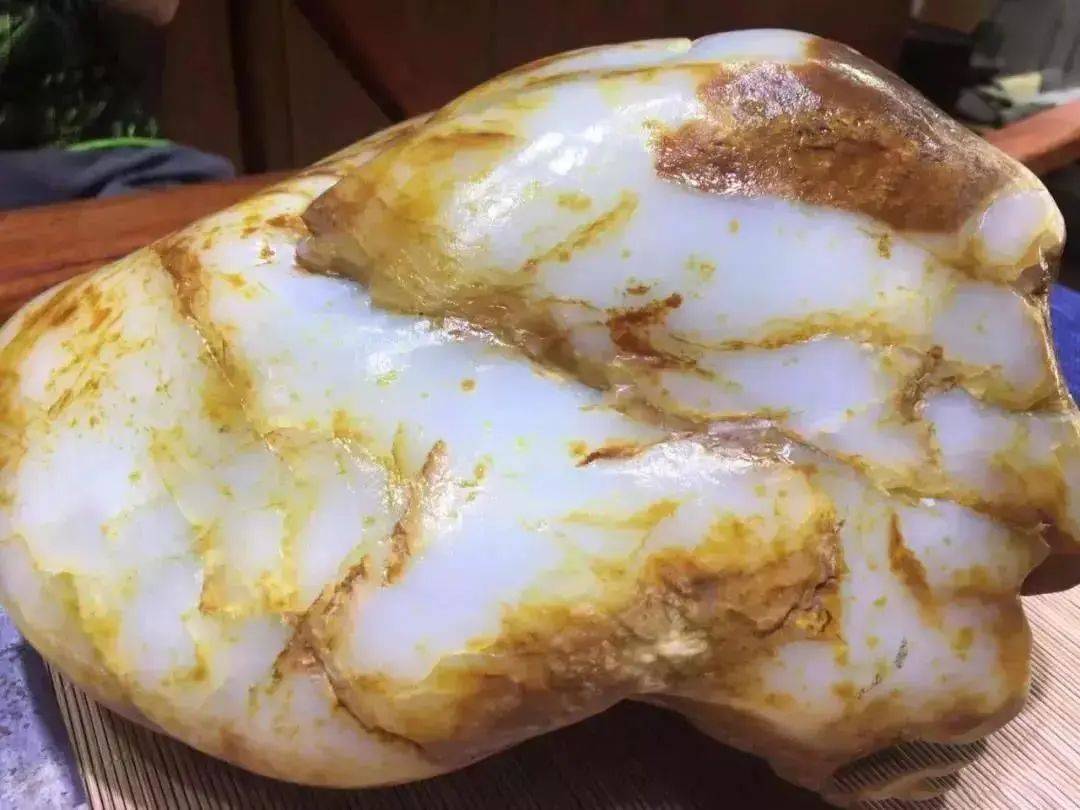 说一说和田玉赌石的那些事_料子_肉质_经验