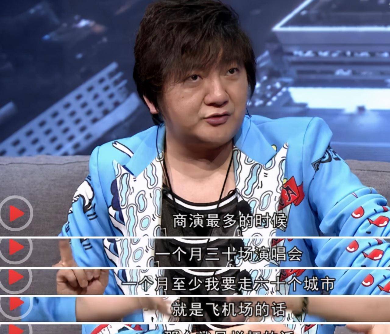 杨臣刚酒吧商演曝光,舞台简陋现状太落魄,为翻红不惜自己骗自己_首歌