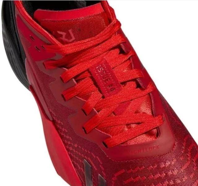原创             米切尔4代签名球鞋曝光！不可否认，Adidas篮球鞋的确在走下坡路