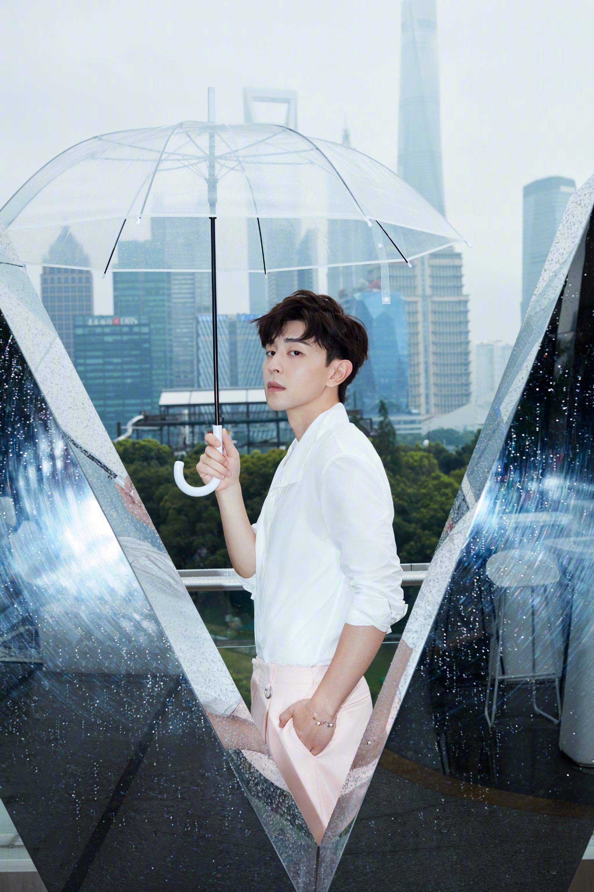 原创邓伦从演员到封只用了24个小时赚了那么多钱为啥要偷逃税