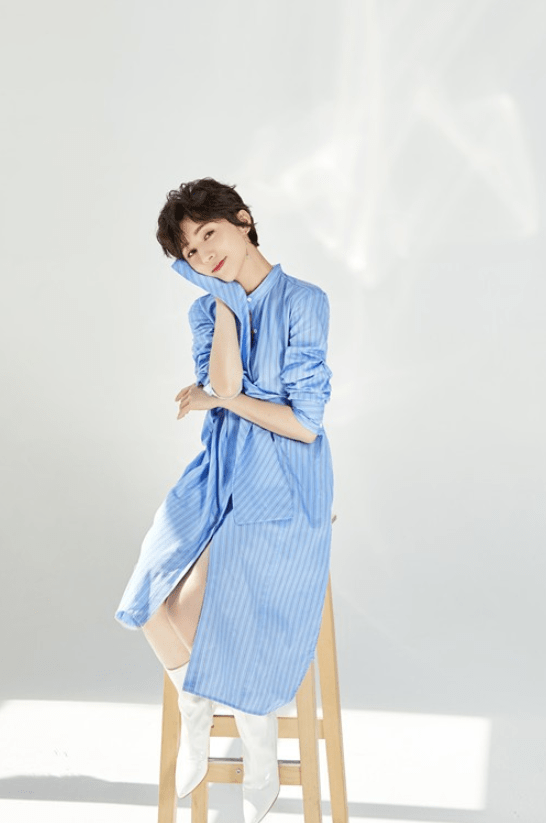 岁娇妻真美,40岁穿蕾丝裙精致窈窕,把老公镜头全抢光_白色_周庭_整体