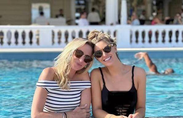 42岁的加索尔喜讯连连,32岁的金发小老婆继续秀恩爱