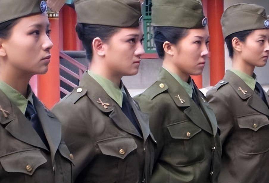 1949年,由于战争的原因,诊所倒闭,劳有花就潜伏在
