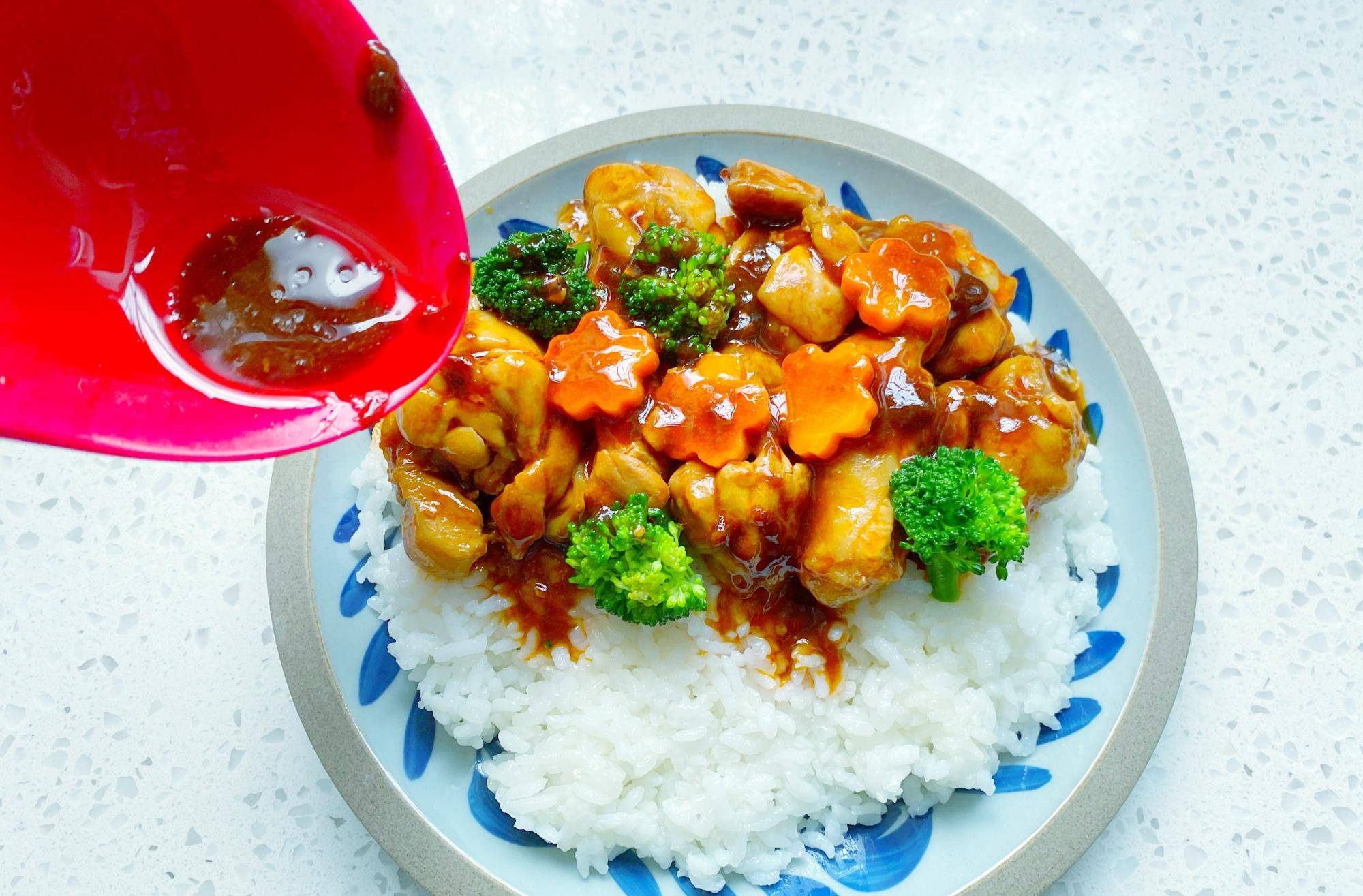 不用照烧汁就能做的鸡腿饭,肉质鲜嫩,味道鲜美,学会了不用买了