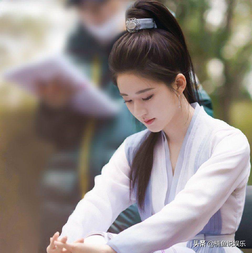 原创且试天下开播赵露思红衣古装惊艳全场与杨洋搭档好养眼