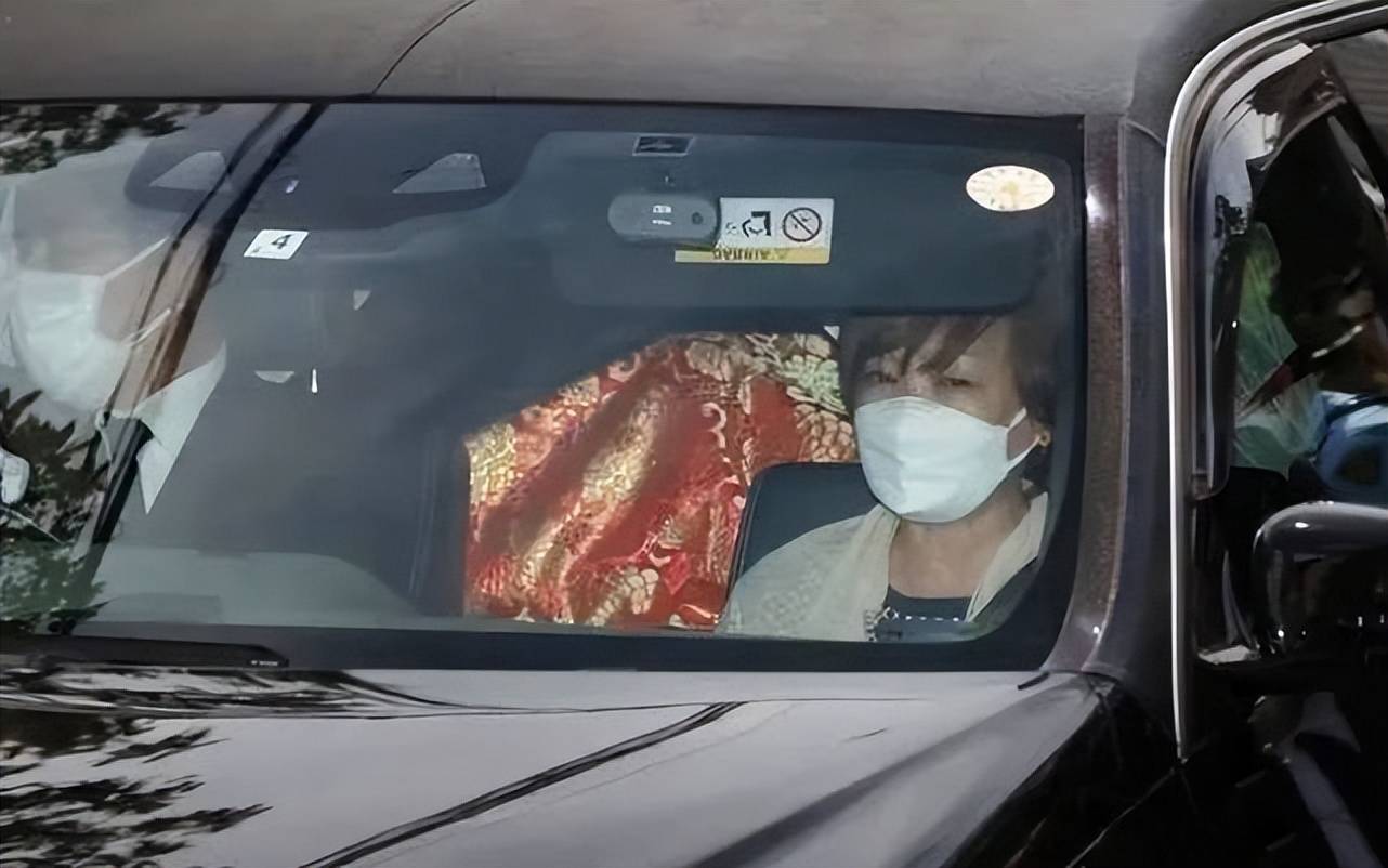 原创安倍昭惠曾怒劝丈夫早日隐退！酗酒丁克婆媳不和，她真爱安倍吗？