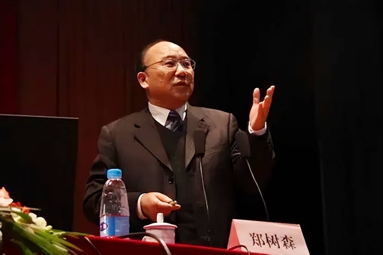 郑树森郑树森对李兰娟的家人也是相当照顾的,李兰娟的母亲不慎骨折之