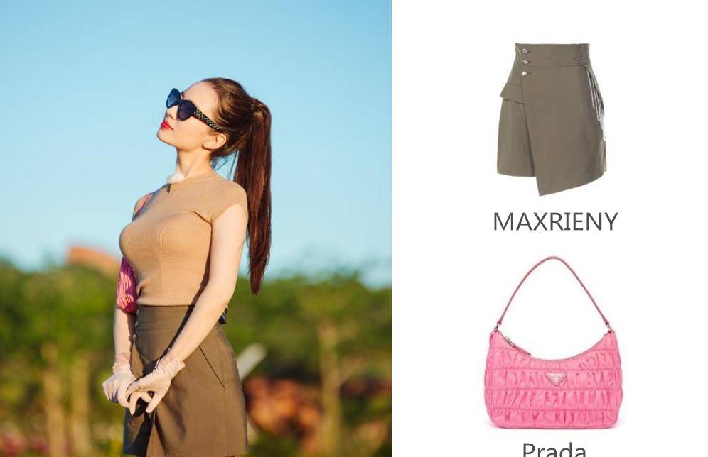 maxrieny 小碎花方领上衣搭配橄榄绿色短裤,搭配的还是粉色包包,这只