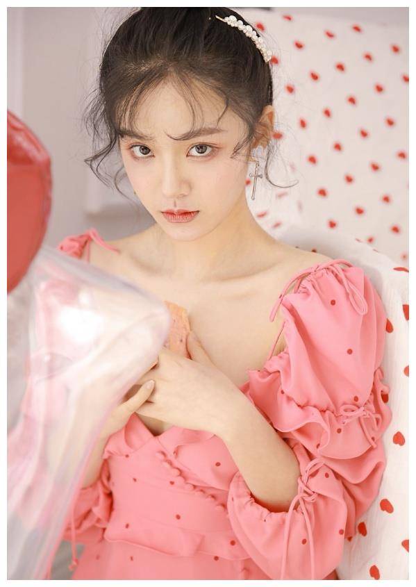 《恋梦空间》因穿纱衣被大s说心机的朱云慧,换风格了,真甜美!