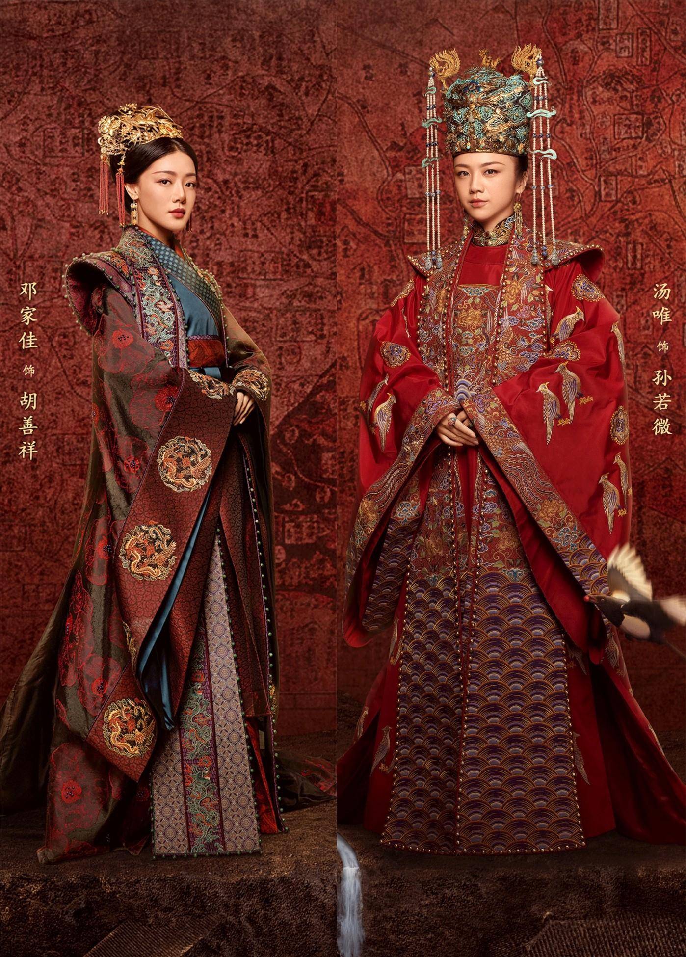 《大明风华》宣传照中,汤唯和邓家佳的同比例身高对比,汤唯的头颅大了