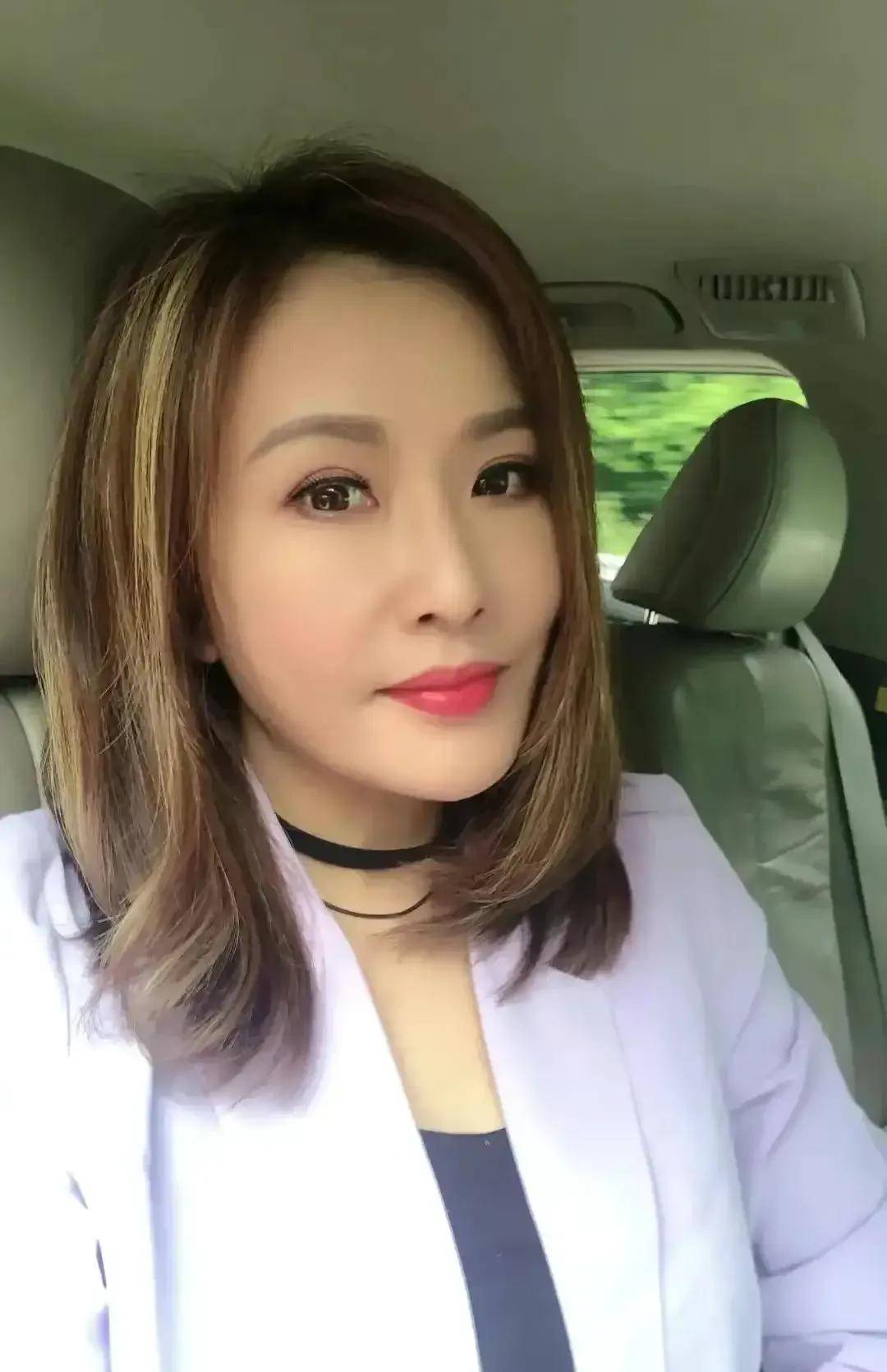 原创香港明星张文慈身材魁梧被誉为御宅女