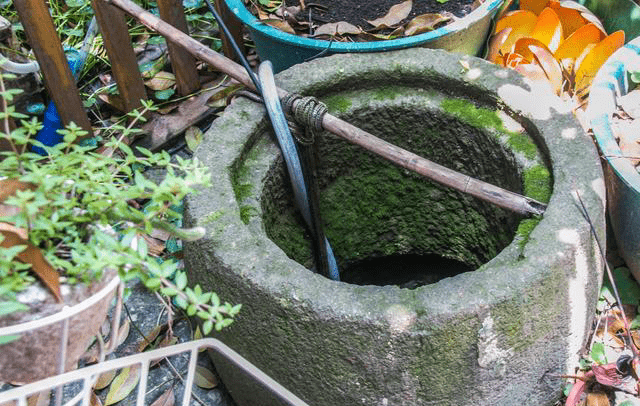 杭州小井巷裡有一口千年古井,幾經堙塞,如今已成廢井_天井_黃景祥