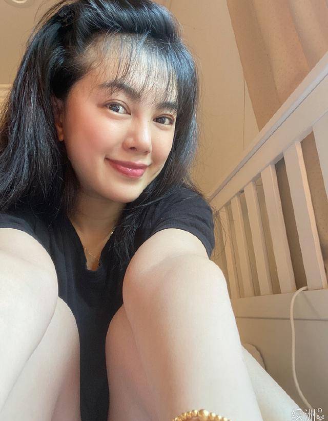 《爱情公寓》里的两位天然美女:宛瑜撞脸章泽天,羽墨常分享生活_赵雯